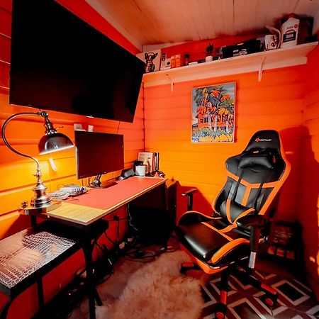 Giggling Creek Cottage - Bedjet! King Sized! Gazebo, 45 Acres, Arcades, Nintendo, More Henry Esterno foto