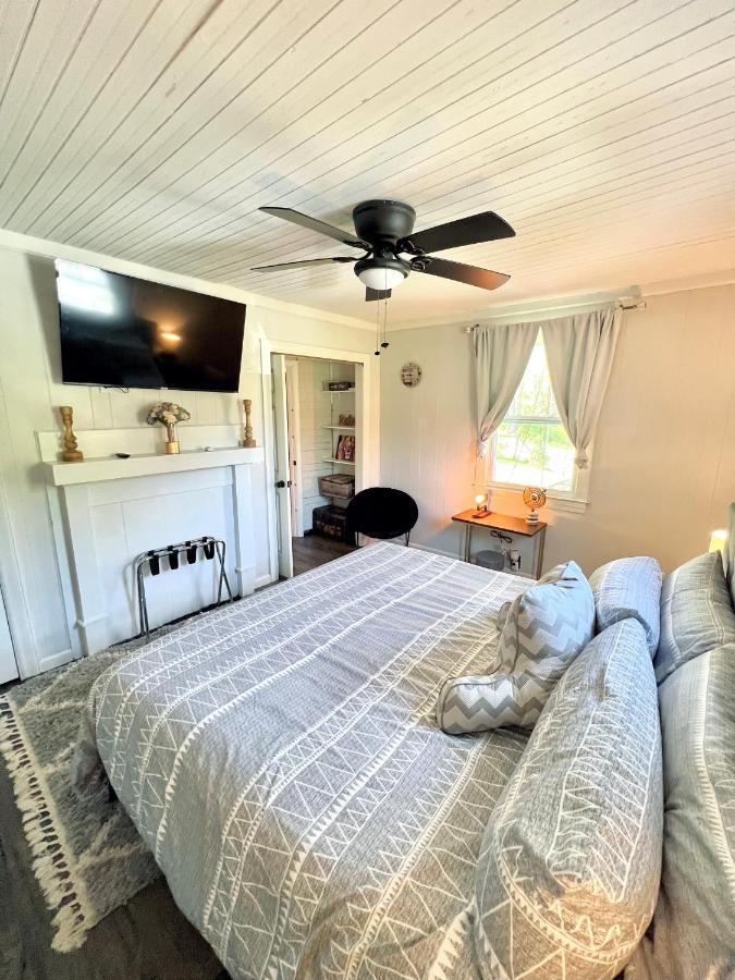 Giggling Creek Cottage - Bedjet! King Sized! Gazebo, 45 Acres, Arcades, Nintendo, More Henry Esterno foto