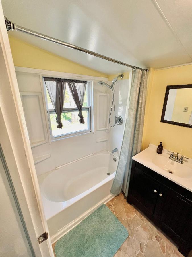 Giggling Creek Cottage - Bedjet! King Sized! Gazebo, 45 Acres, Arcades, Nintendo, More Henry Esterno foto