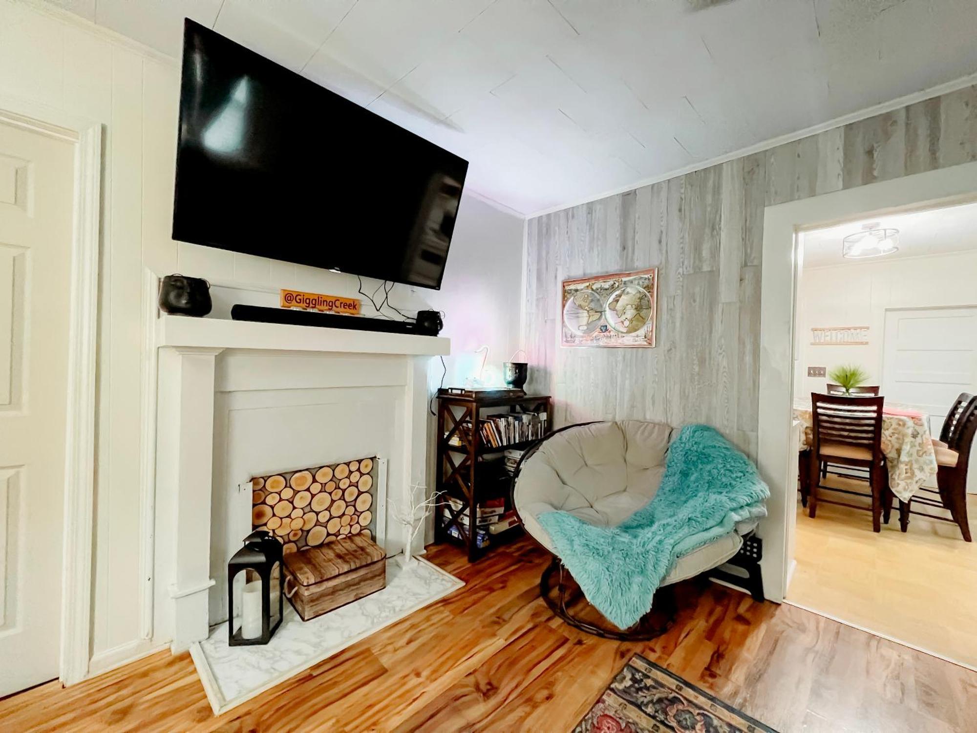 Giggling Creek Cottage - Bedjet! King Sized! Gazebo, 45 Acres, Arcades, Nintendo, More Henry Esterno foto